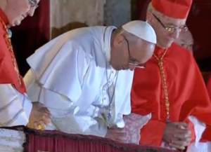 papa-bendecido-por-el-pueblo