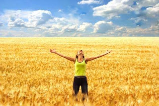 chica-con-brazos-al-cielo1